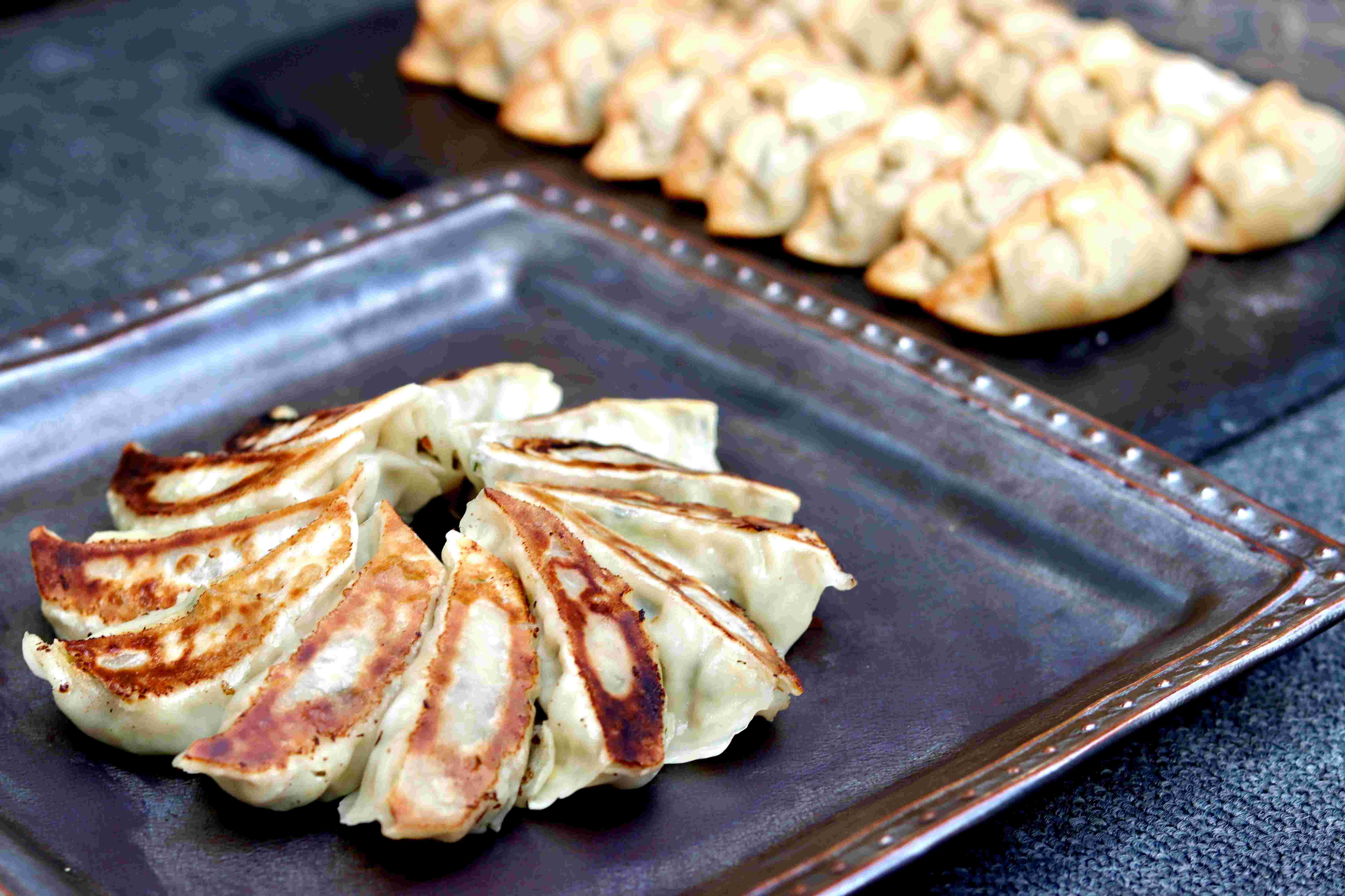 淡路牛　島ぎょうざ（eight one cafe）